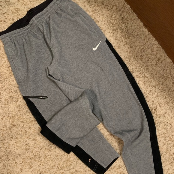 Nike Joggers - Picture 1 of 1